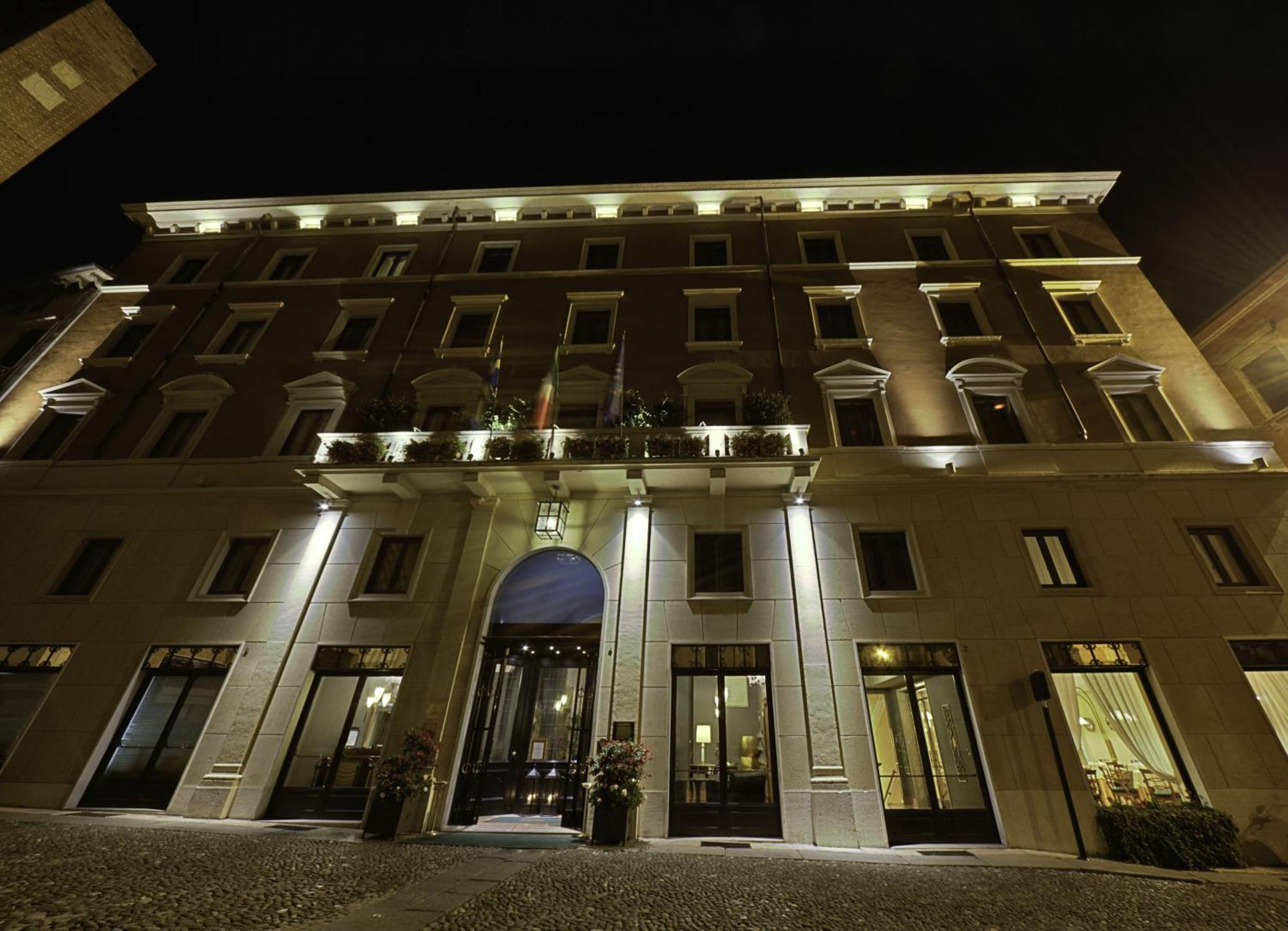 Due Torri Hotel Verona Exterior photo